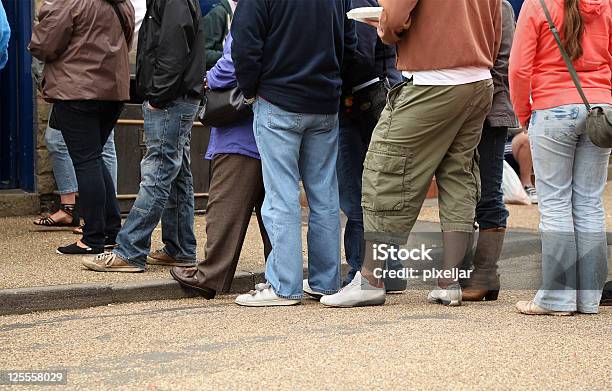 Longa Fila De - Fotografias de stock e mais imagens de Esperar na fila - Esperar na fila, Esfomeado, Restaurante