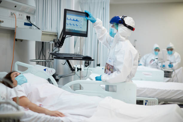 One nurse looking at the medical ventilator screen. One nurse looking at the medical ventilator screen.
ICU COVID ward medical ventilator photos stock pictures, royalty-free photos & images