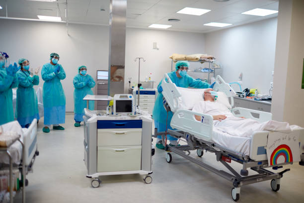 istock Healthcare workers are clapping at a recovered patient. 1255593022