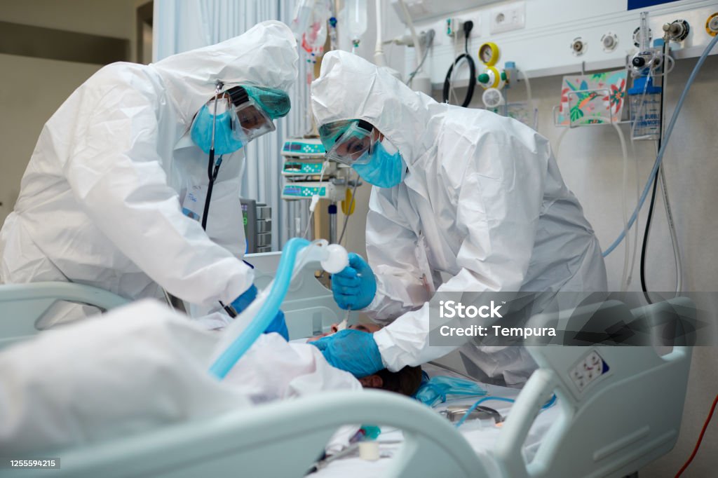 Healthcare workers intubating a COVID patient. Hospital COVID
Healthcare workers during an intubation procedure to a COVID patient Coronavirus Stock Photo