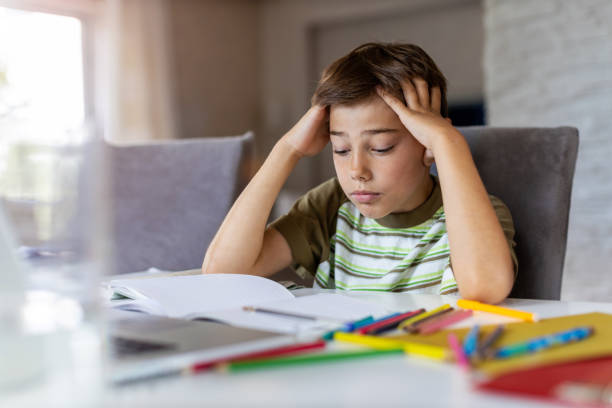boy having problems with homework - struggle imagens e fotografias de stock