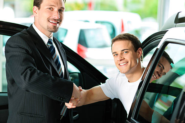 istock Man buying car from salesperson 125559562