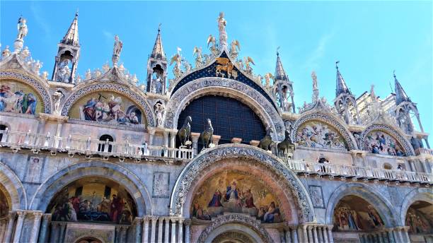 basilique st marks, extrêmement ornée et magnifique, à venise, italie - st marks cathedral photos et images de collection