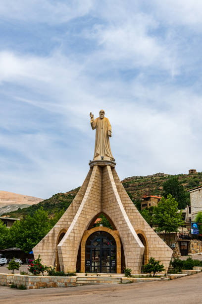 santuario bekaa kafra di san charbel 
il santuario di san charbel a bekaa kafra - bcharre foto e immagini stock