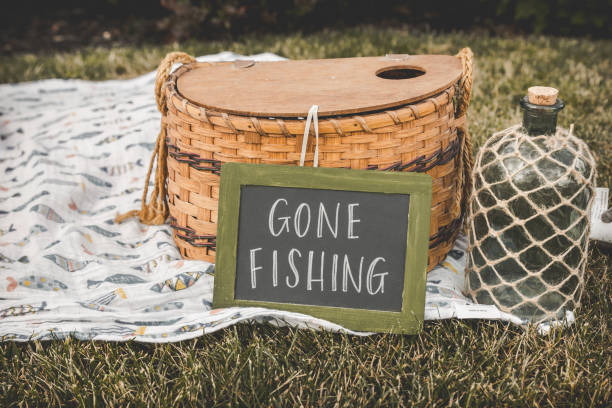 dấu hiệu câu cá đã biến mất - gone fishing sign hình ảnh sẵn có, bức ảnh & hình ảnh trả phí bản quyền một lần