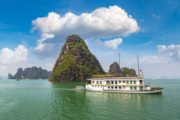 istock Halong bay, Vietnam 1255630955