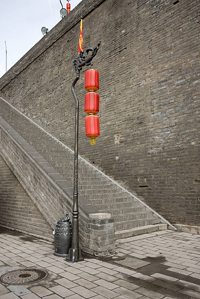 xian-古代からの都市の壁 - china xian chinese lantern wall ストックフォトと画像