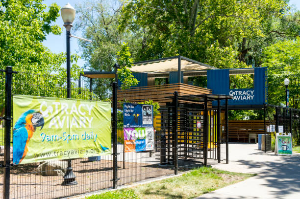 tracy aviary exit and cafe nel liberty park a salt lake city, utah - entrance usa utah salt lake city foto e immagini stock