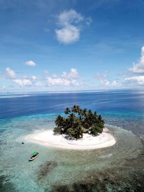 istock Uninhabited island JEEP island in Chuuk, Micronesia 1255692653