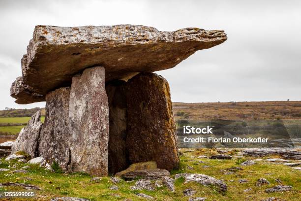 Poulnabrone Stock Photo - Download Image Now - Ancient, Dolmen, Famous Place