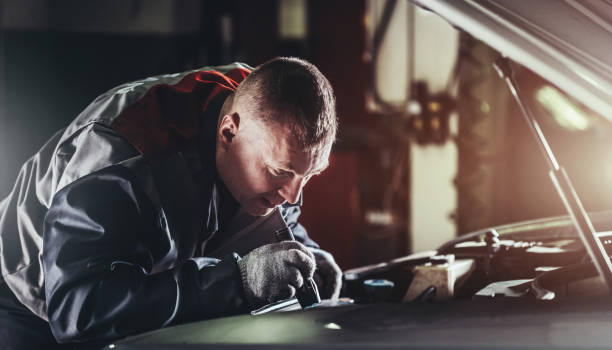 istock Mechanic in Auto Repair Shop 1255734551