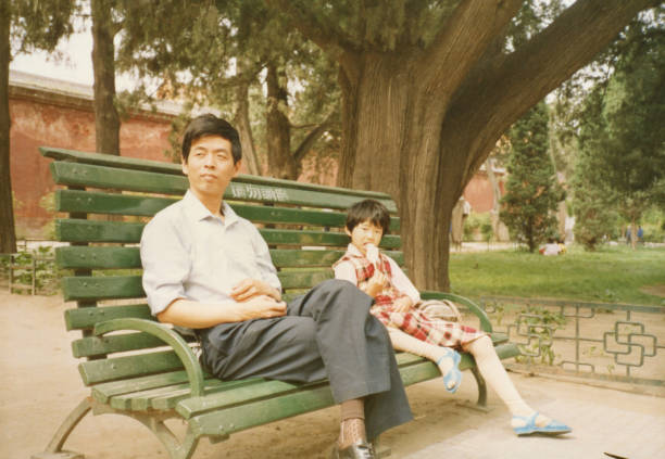1980s China Little girl and father photos of real life 1980s China Little girl and father photos of real life 1980 1989 photos stock pictures, royalty-free photos & images