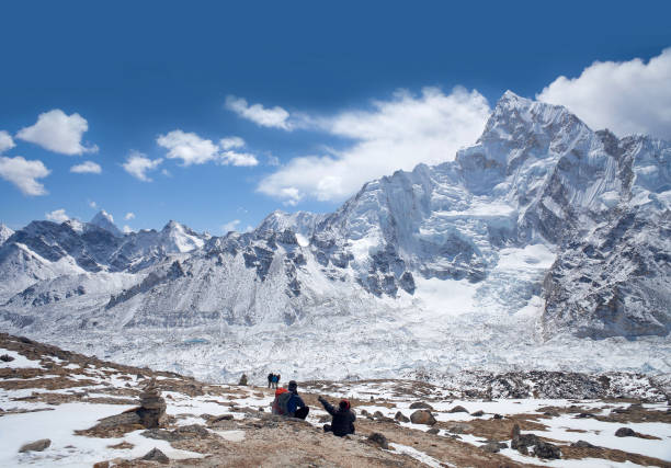쿰부 계곡의 칼라 파트타르와 사가르마타 국립공원, 에베레스트 지역, 네팔 히말라야의 히말라야 산 풍경에서 바라보는 경치 - kala pattar 뉴스 사진 이미지