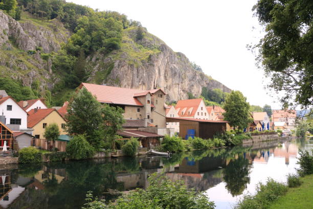 blick auf markt essing im altmühltal in basyern - essing stock-fotos und bilder