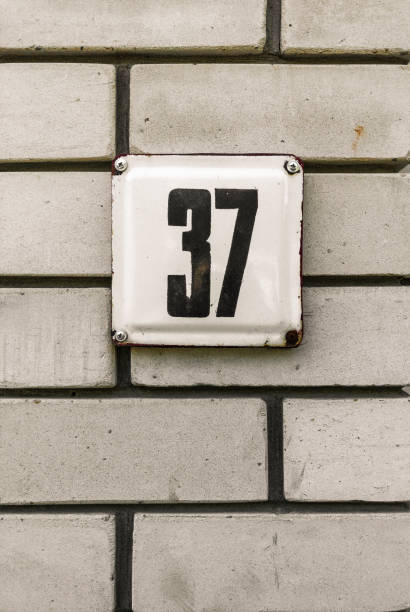istock the house address number 1255790152