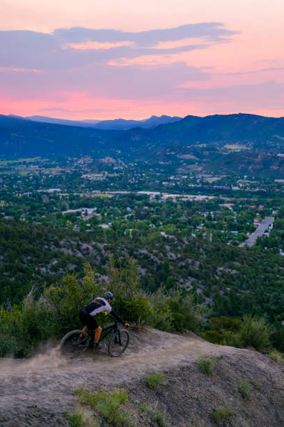 mountain biker rides along dusty ridge line - mountain biking colorado action cycling imagens e fotografias de stock