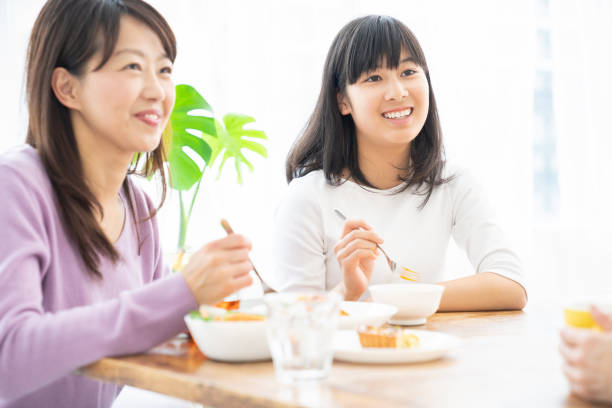 istock asian parent and daughter 1255822432