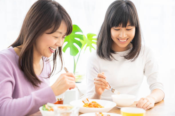 istock asian parent and daughter 1255822592