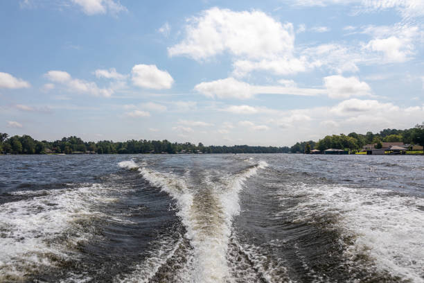 istock Wake from Recreational Boat on Georgia Lake 1255822607