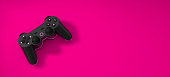 videospiel-gamepad-%C3%BCber-rosa-hinter