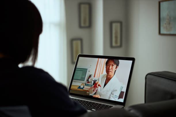 Telemedicine for senior patients Cardiovascular doctor talking to patient via internet diabetes epidemiology stock pictures, royalty-free photos & images