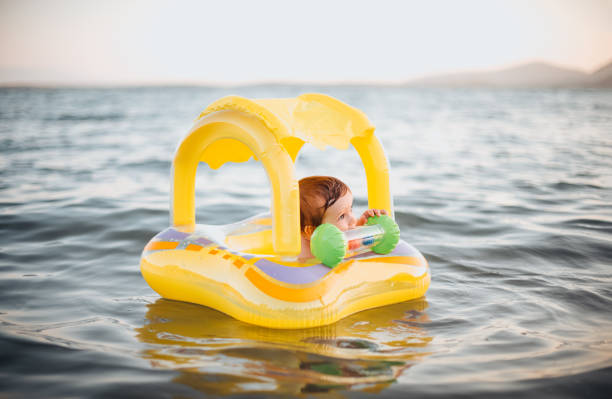 Japanese tree frogs, found in rice fields and grassy areas, have the amazing skill of being able to change the color of their bodies. They often change the color of their bodies to match their surroundings, for example being green when they are resting on grass. They have round suction cups on all of their fingertips, which makes them good at climbing trees. They also have the special skill of being able to stick to window glass.\nThey can change the color of their backs to match their surroundings and background.
