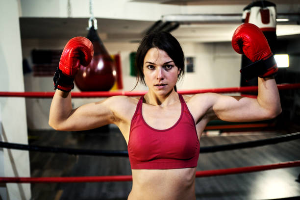 istock Fit female boxer training in a boxing hall 1255881648