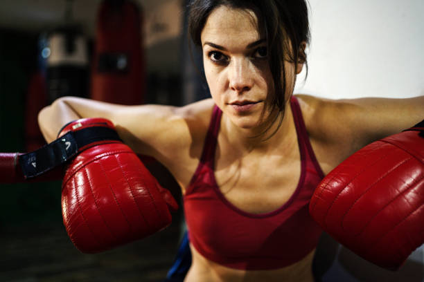 istock Fit female boxer training in a boxing hall 1255882194