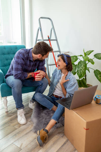 istock Couple moving in together 1255885315