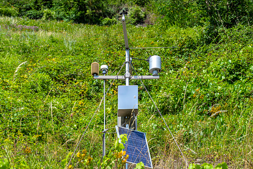 Mobile weather station with solar panel placed on a hill in wineries to monitor atmospheric conditions.