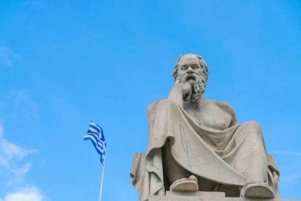 statue of the great philosopher socrates outside the academy of athens main building, in central athens - plato philosopher statue greek culture imagens e fotografias de stock