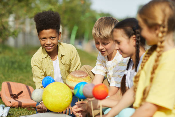istock Children Planning Group Project for Astronomy Lesson 1255903513