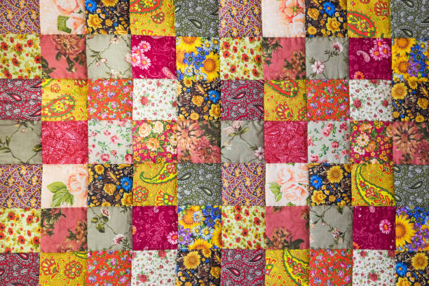 크립토풀 패치워크 퀼트. 배경. - quilt textile patchwork pattern 뉴스 사진 이미지