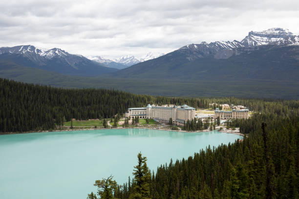 istock Scenic view down to villa near alpine lake 1255966500