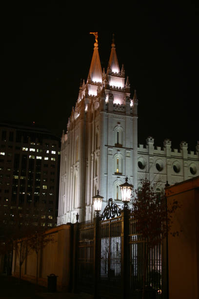 istock Salt Lake Mormon Temple at Christmas 1255970986