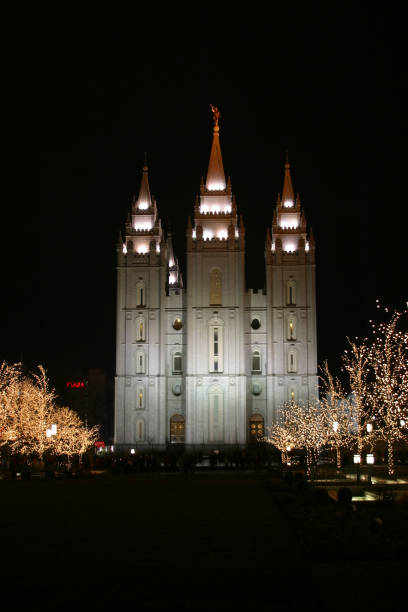 istock Salt Lake Mormon Temple at Christmas 1255970993