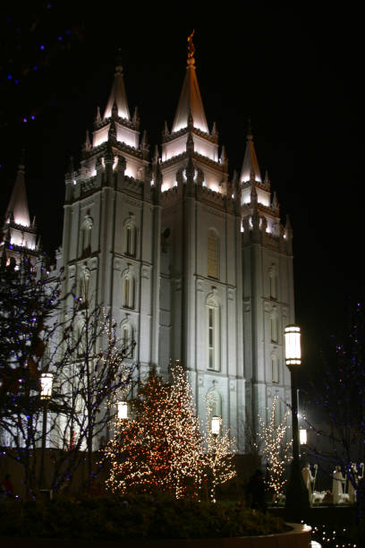 istock Salt Lake Mormon Temple at Christmas 1255971006