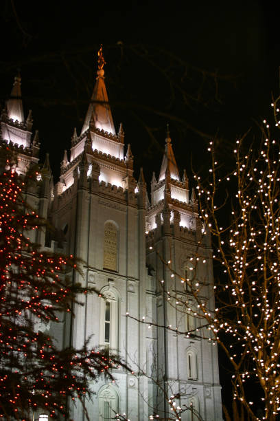 istock Salt Lake Mormon Temple at Christmas 1255971021