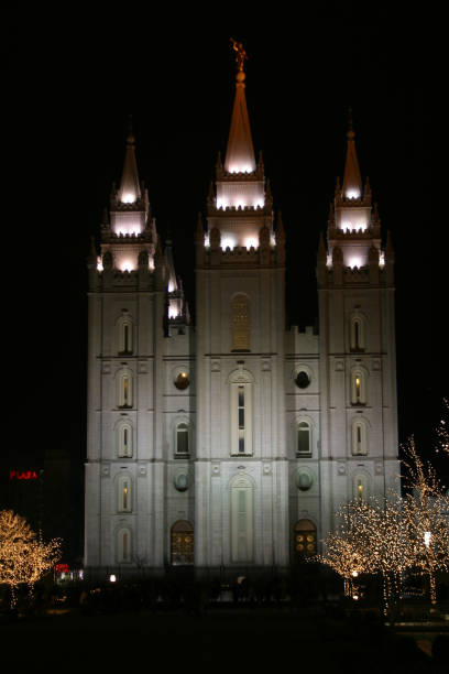 istock Salt Lake Mormon Temple at Christmas 1255971209