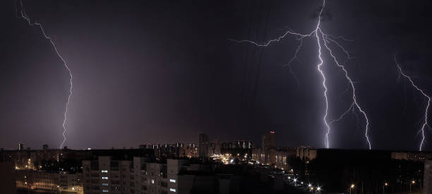 istock Lightning in the city 1255990393
