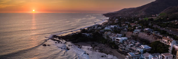 malibu at sunset - aerial panorama - horizon over water malibu california usa imagens e fotografias de stock