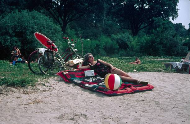 weekend bathing fun on the berlin wannsee beach - image created 1960s 1960s style beach women imagens e fotografias de stock