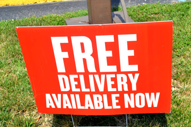 istock Free Delivery Available Now Signage 1255999342