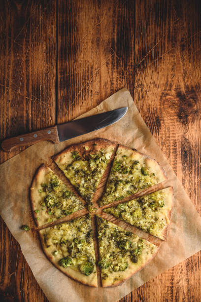 cooked and sliced broccoli and cheese pizza - cauliflower vegetable portion cabbage imagens e fotografias de stock