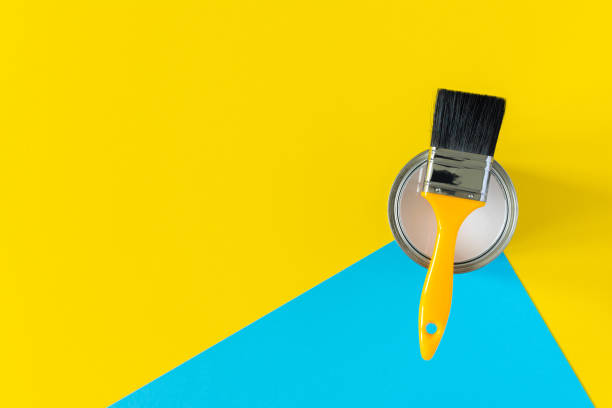 istock Can of white paint with a brush 1256060102