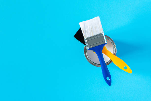 istock Can of white paint with brushes 1256060107