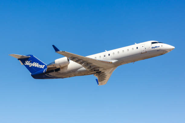 Gemini200｜アメリカン航空｜BOMBARDIER CRJ200 Skywest Bombardier Crj200 Airplane Phoenix Airport Stock Photo