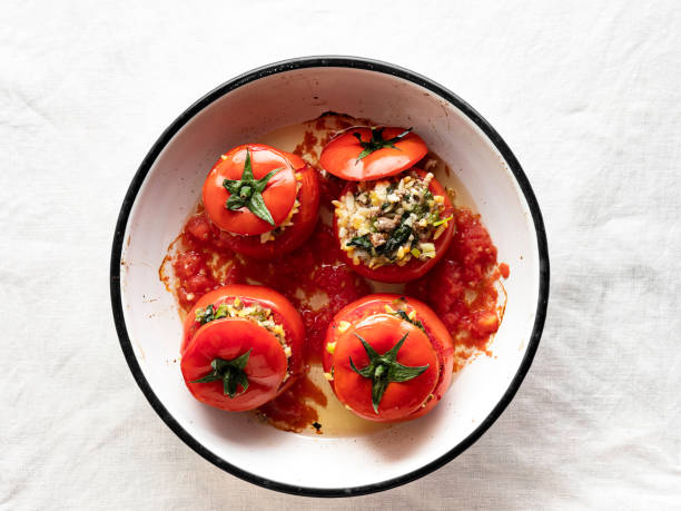 tomates recheados - stuffed tomato - fotografias e filmes do acervo