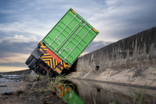 At risk truck trailer lorry transport delivery container unit in clashed accident on the roadside, drive at rist of the high level of insurant crash stock pictures, royalty-free photos & images