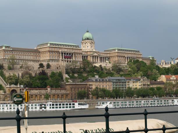 buda castle / royal palace, budapest, hungary - fort budapest medieval royal palace of buda imagens e fotografias de stock